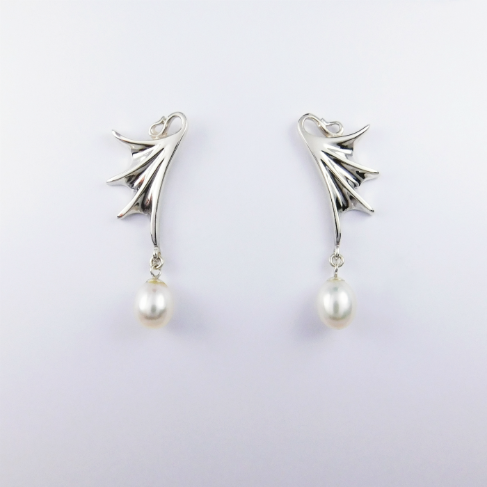 flutterby_stud_earrings_with_pearl_drop_crop