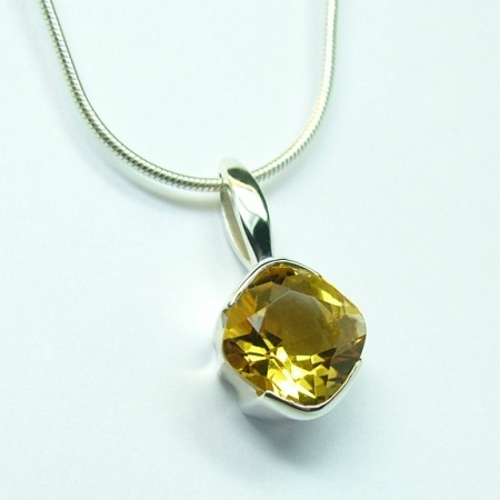 citrine_8mm_x_8mm_silver_cocktail_pendant