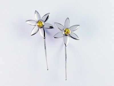 Sapphire Daisy Earrings